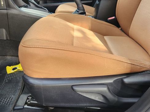 Used 2015 Toyota Corolla LE FWD image 23