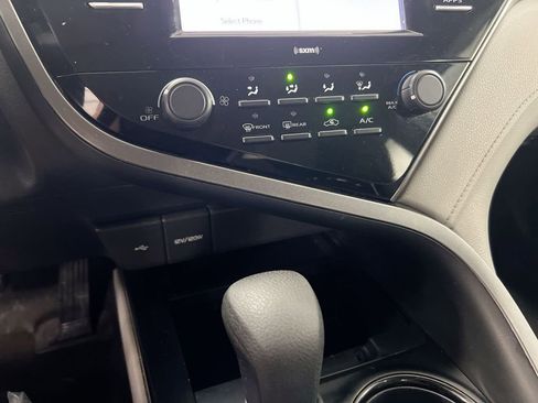 Used 2020 Toyota Camry LE image 16
