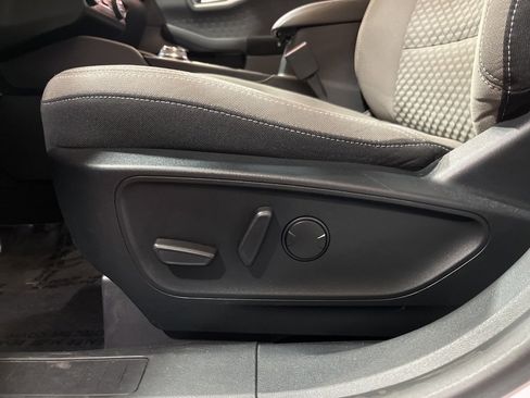 Used 2020 Ford Escape SE image 20