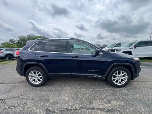 Used 2015 Jeep Cherokee Latitude w/ Comfort/Convenience Group AWD/4WD image 4