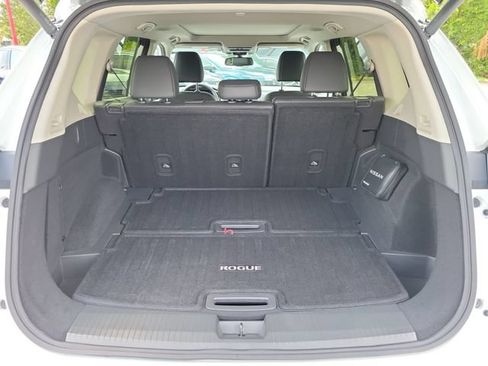 Certified 2025 Nissan Rogue SL w/ SL Premium Package FWD image 10