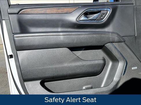 Used 2023 Chevrolet Suburban Premier image 27