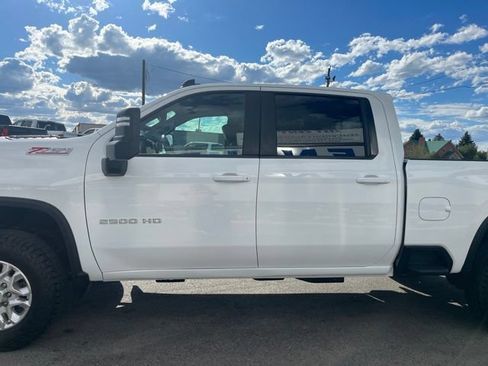 Used 2021 Chevrolet Silverado 2500 LT w/ Z71 Off-Road Package AWD/4WD image 6