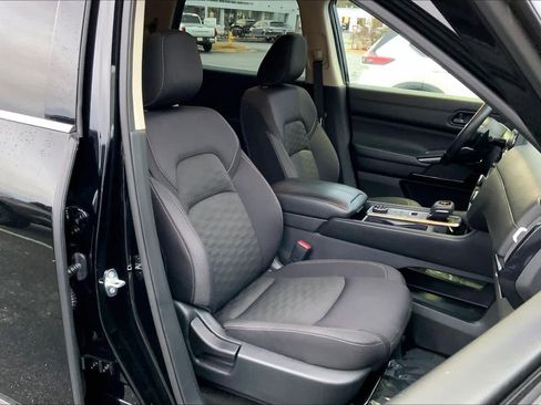 Used 2024 Nissan Pathfinder SV image 8