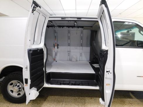 Used 2021 Chevrolet Express 2500 w/ Driver Convenience Package RWD image 17