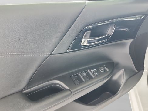 Used 2015 Honda Accord Sport image 17
