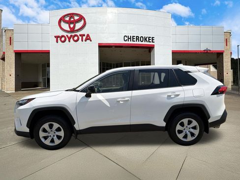 Used 2025 Toyota RAV4 LE FWD image 8