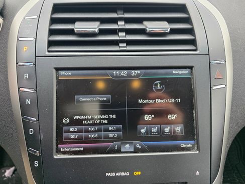 Used 2014 Lincoln MKZ w/ Equipment Group 102A Reserve image 17