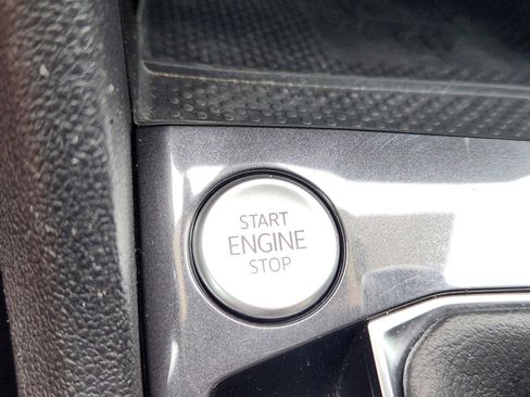 Used 2024 Volkswagen Tiguan SE R-Line image 19