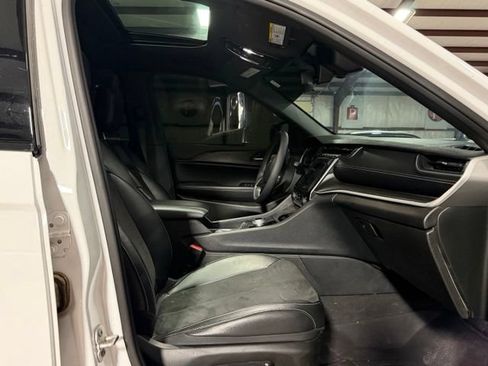 Used 2023 Jeep Grand Cherokee Altitude AWD/4WD image 14