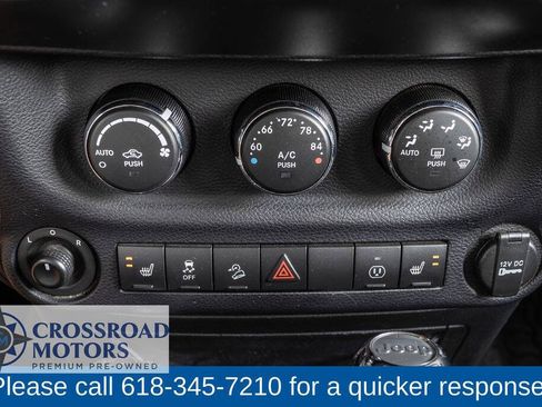 Used 2016 Jeep Wrangler Unlimited Sahara w/ Connectivity Group AWD/4WD image 35