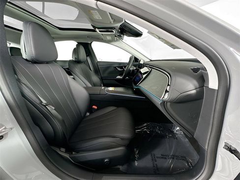 Used 2025 Mercedes-Benz E 350 Sedan image 29