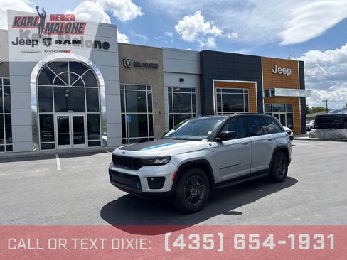 Used 2024 Jeep Grand Cherokee Trailhawk AWD/4WD image 1