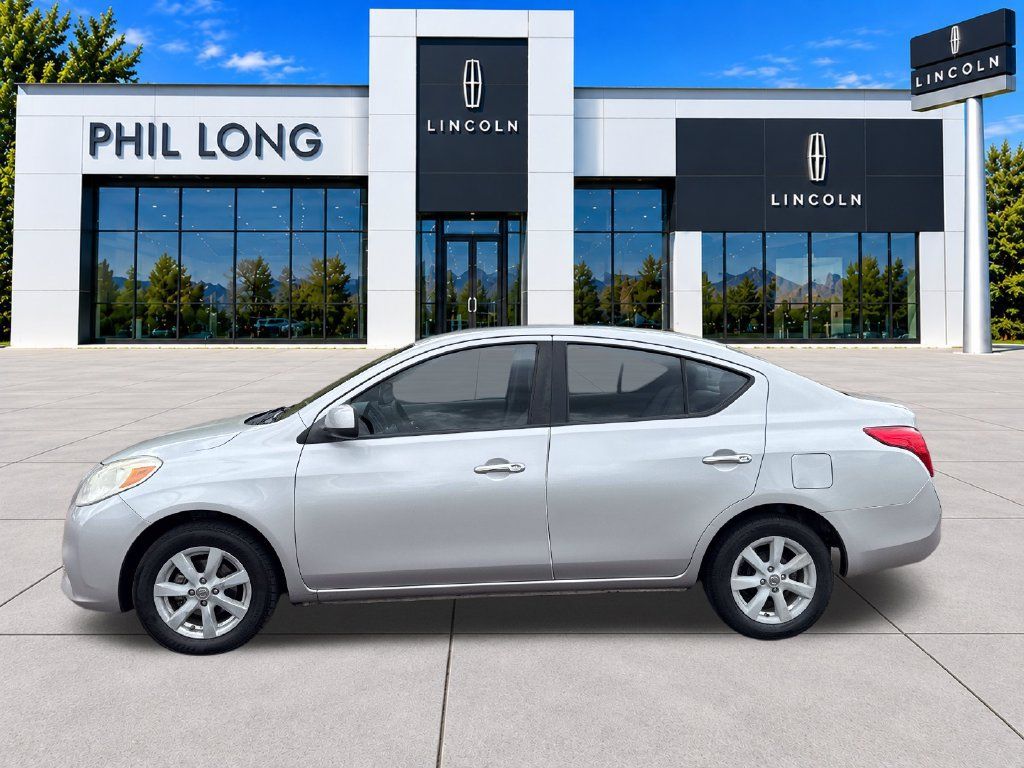 Used 2012 Nissan Versa FWD image 5