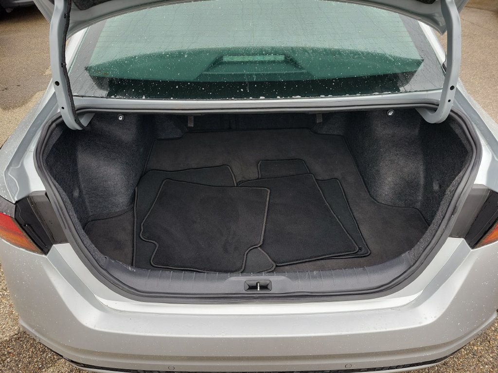 Used 2024 Nissan Altima 2.5 SV FWD image 8