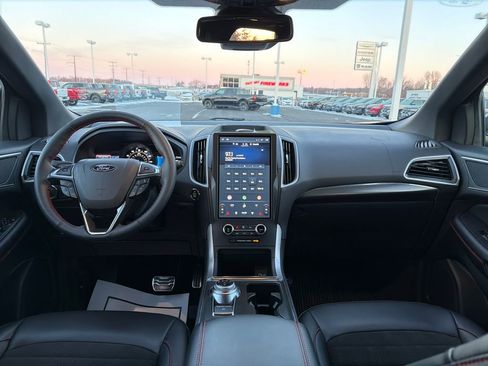 Used 2024 Ford Edge ST-Line w/ Class II Trailer Tow Package image 12