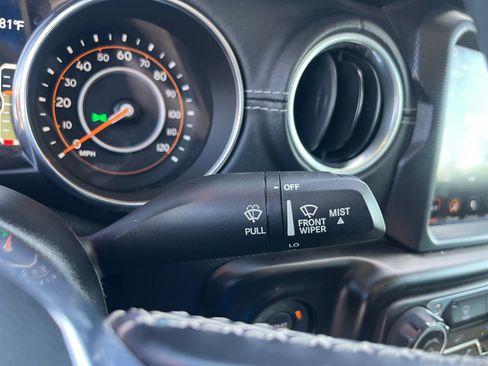 Used 2020 Jeep Gladiator Overland AWD/4WD image 11