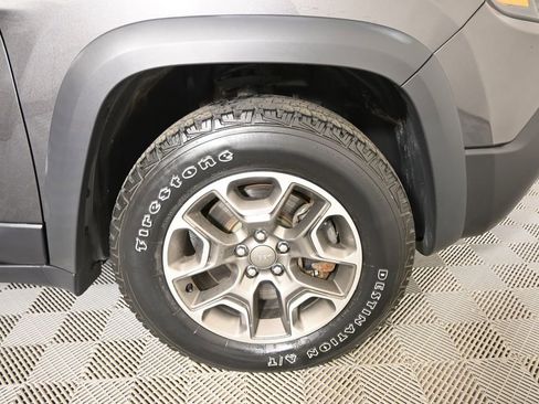 Used 2021 Jeep Cherokee Trailhawk image 11