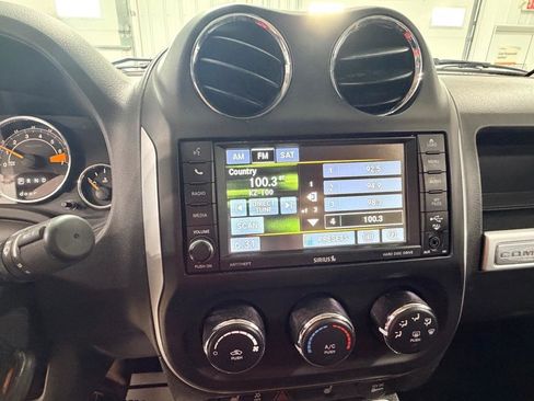 Used 2017 Jeep Compass High Altitude image 30