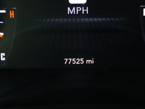 Used 2019 Dodge Challenger SXT image 24