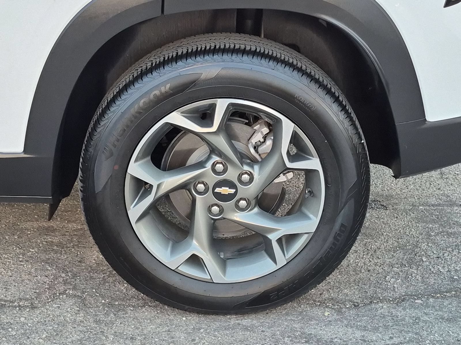 Used 2024 Chevrolet Trax LT FWD image 9