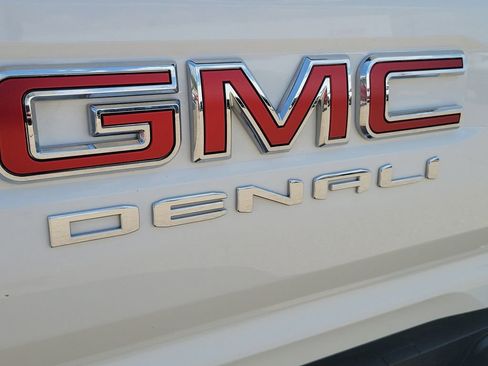 Used 2023 GMC Canyon Denali AWD/4WD image 7