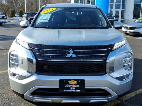 Used 2024 Mitsubishi Outlander SE image 2