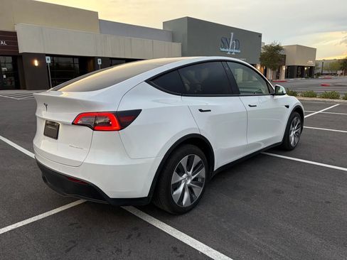 Used 2021 Tesla Model Y Long Range image 4