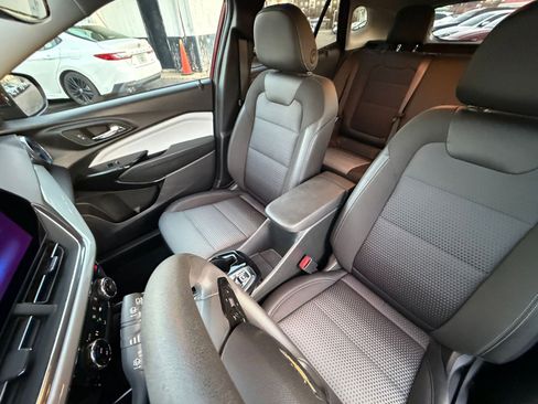 Used 2025 Chevrolet Trax LT image 34