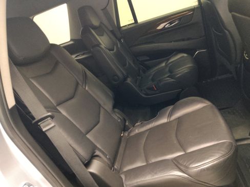Used 2018 Cadillac Escalade Luxury RWD image 19