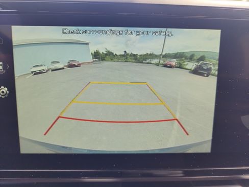 Used 2024 Kia Carnival EX FWD image 17