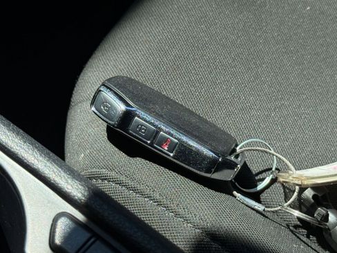 Used 2025 Kia Sportage LX image 21