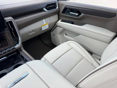 New 2026 GMC Yukon XL Denali w/ Sun & Power Step Package AWD/4WD image 19
