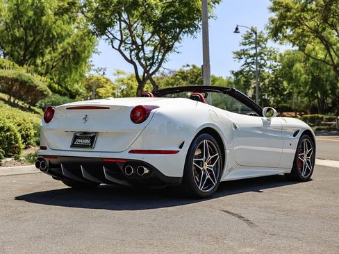Used 2015 Ferrari California T RWD image 5