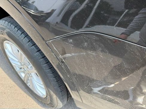 Used 2017 Cadillac XT5 FWD image 3