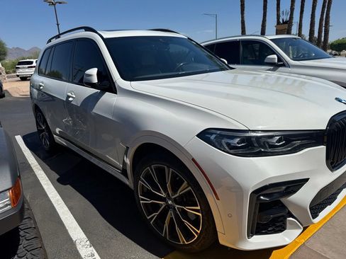 Used 2021 BMW X7 xDrive40i w/ M Sport Package AWD/4WD image 3