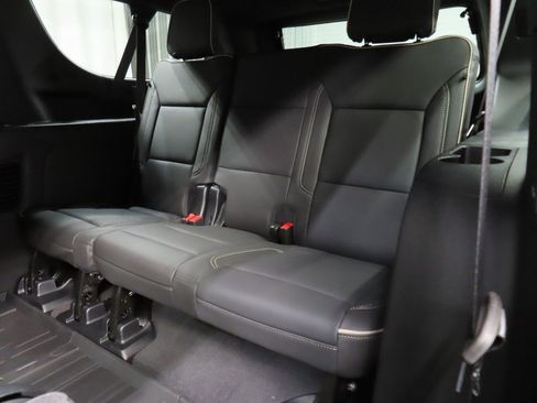 Used 2025 Chevrolet Suburban Premier image 12