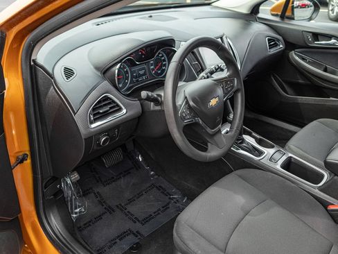Used 2017 Chevrolet Cruze LT w/ Convenience Package FWD image 15