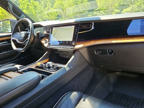 Used 2024 Jeep Grand Wagoneer Series III AWD/4WD image 16