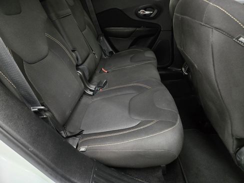 Used 2016 Jeep Cherokee Latitude w/ Comfort/Convenience Group image 11