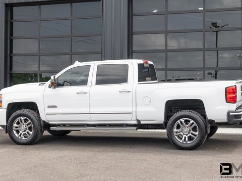 Used 2017 Chevrolet Silverado 2500 High Country w/ Duramax Plus Package AWD/4WD image 5