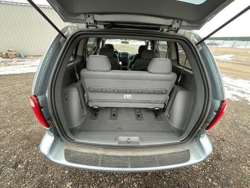 Used 2006 Dodge Caravan SXT image 24