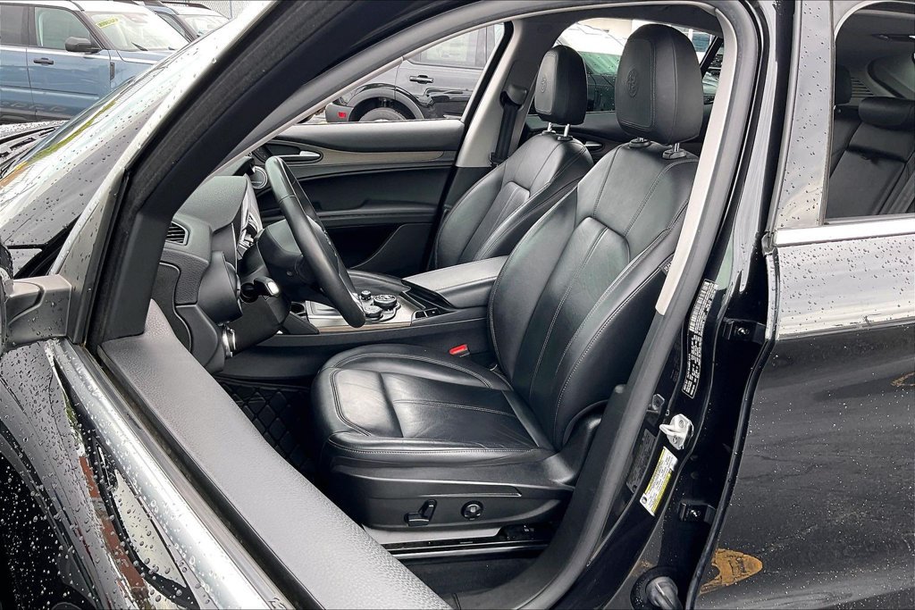 Used 2018 Alfa Romeo Stelvio Ti AWD/4WD image 24