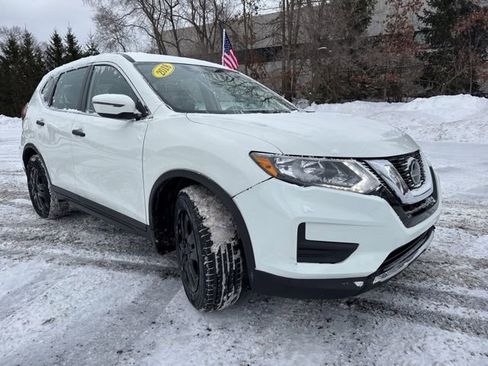 Used 2018 Nissan Rogue S image 3