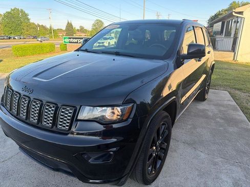 Used 2018 Jeep Grand Cherokee Altitude image 4