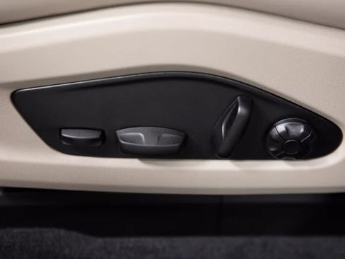 Certified 2026 Porsche Macan Electric RWD image 23