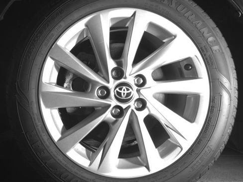 Used 2024 Toyota Camry SE FWD image 9