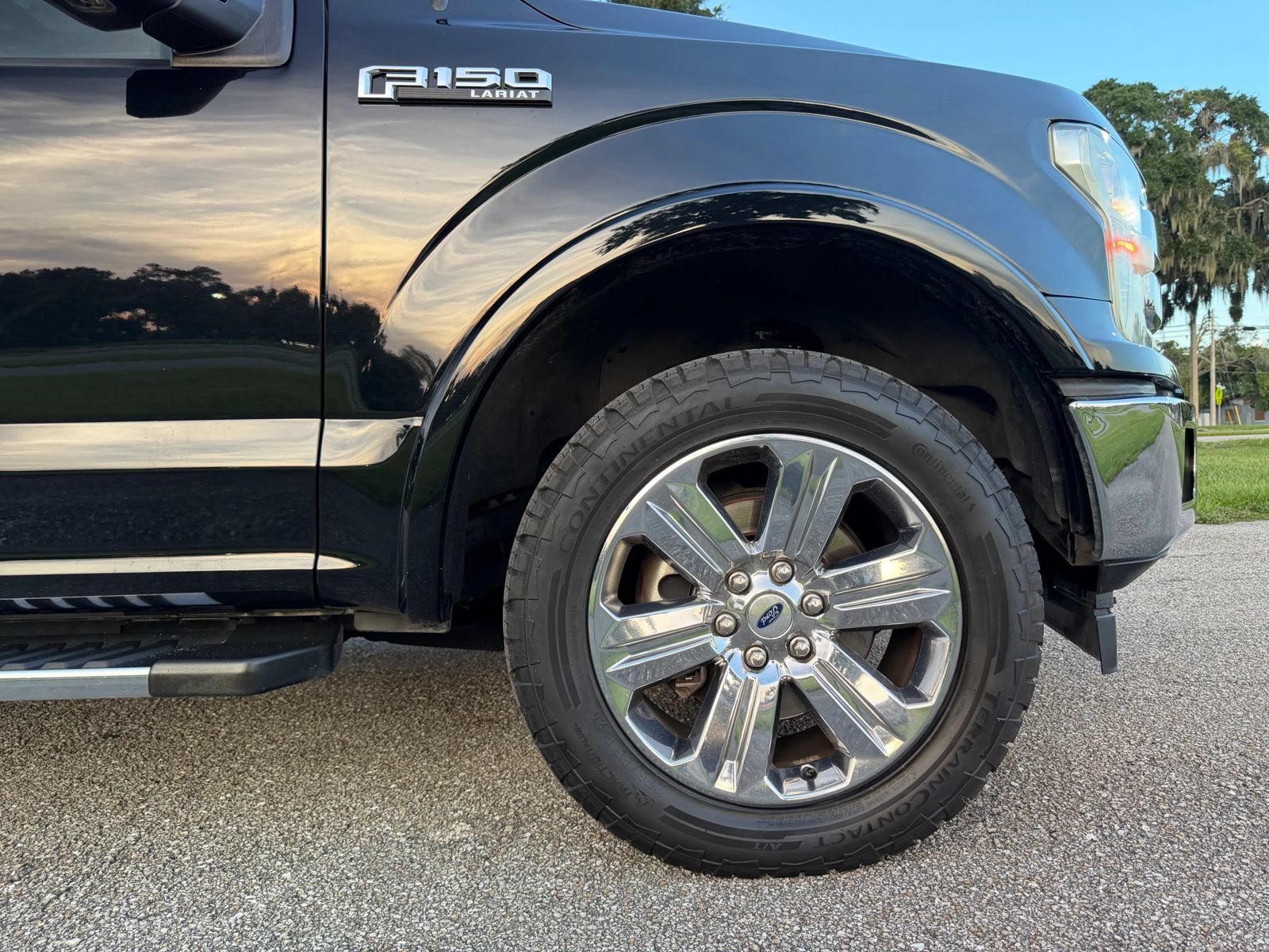 Used 2018 Ford F150 Lariat w/ Equipment Group 502A Luxury AWD/4WD image 33
