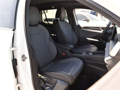 Used 2025 Volkswagen Tiguan SE R-Line AWD/4WD image 20