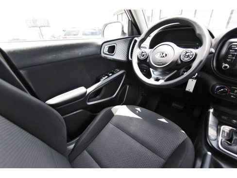 Used 2020 Kia Soul LX FWD image 9